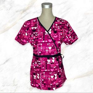 Scrub H.Q. | Pink Heart Print Scrub Top